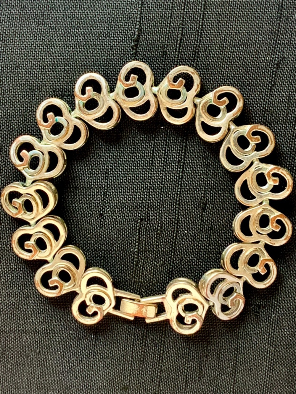 SJ Vintage Silver Tone Heart Link Bracelet Mixed Metal Look 7.75”